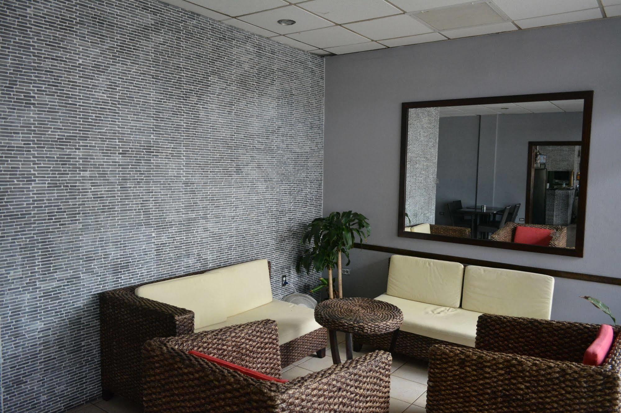 Travel Inn Hotel Симпсън Бей Екстериор снимка