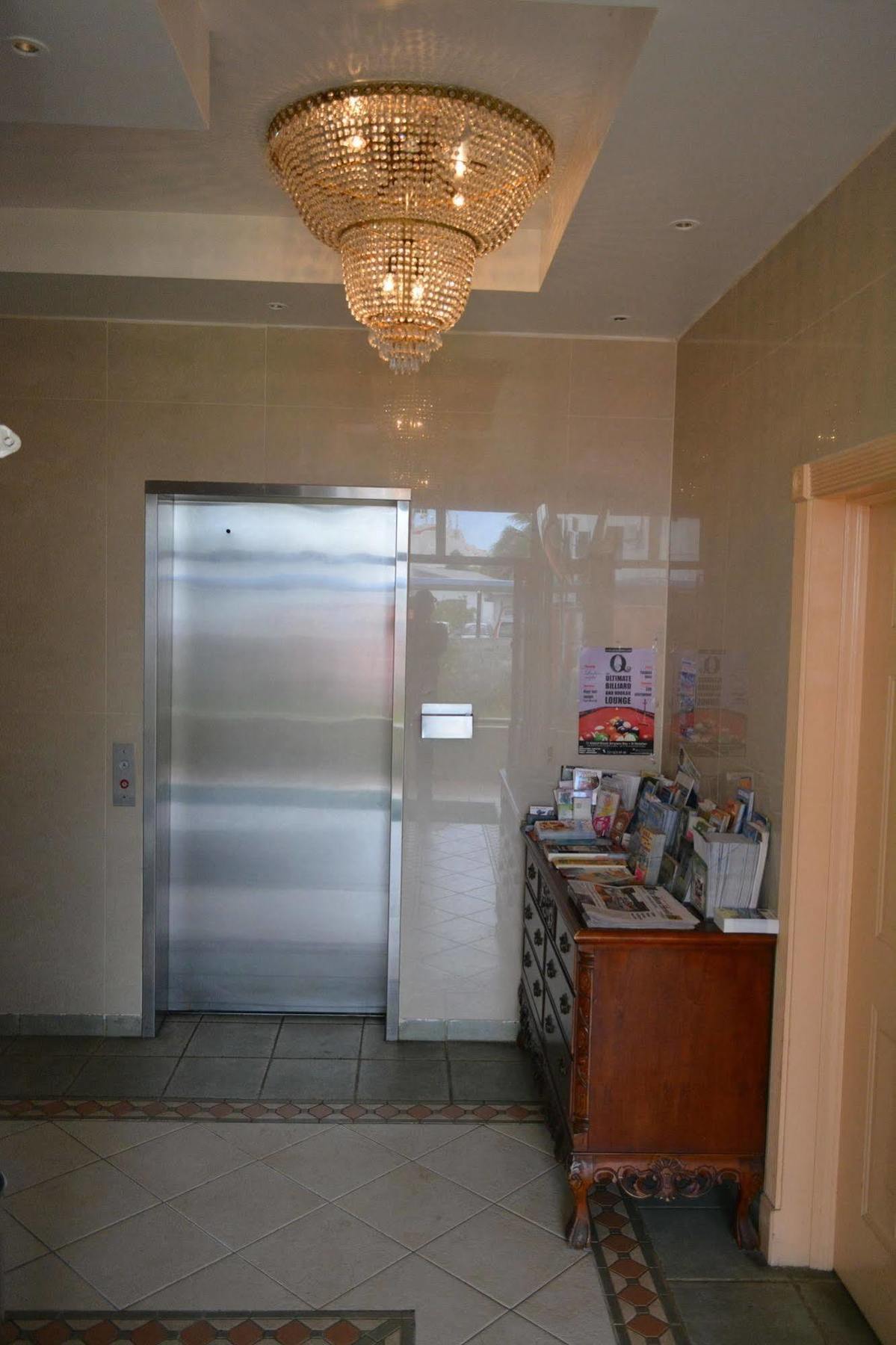 Travel Inn Hotel Симпсън Бей Екстериор снимка
